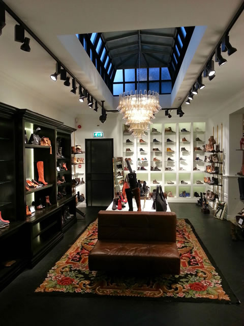 Winkelverbouwing shoestore Van Dijk